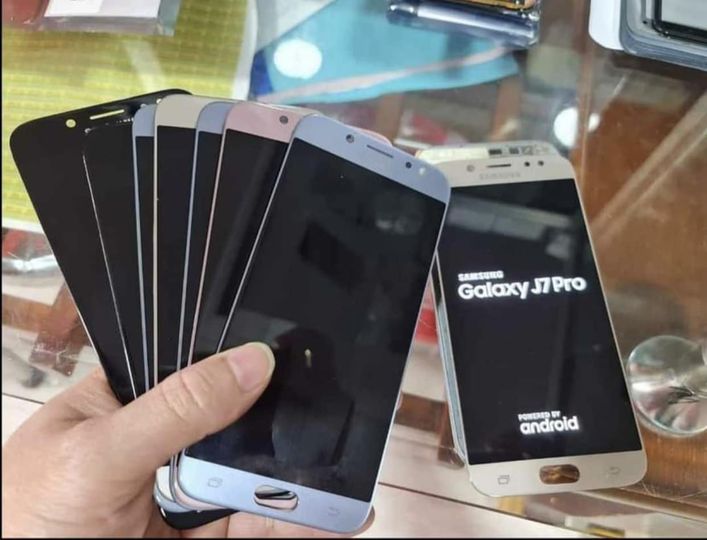 Màn hình Samsung đầy đủ các dòng.